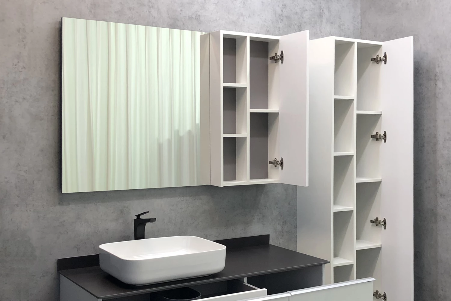 Зеркало-шкаф "Милан-120" белый глянец 