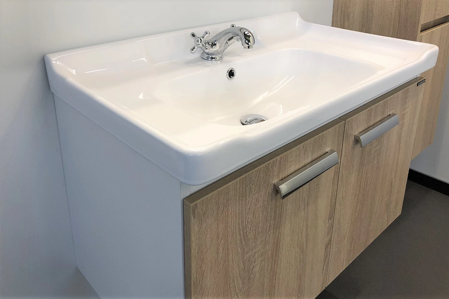 Тумба-умывальник "Рига-80" дуб сонома с раковиной COMFORTY 9335-80 